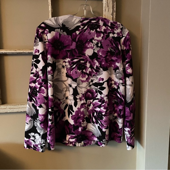 Floral zip up cardigan with rhinestone embellishments by TanJay - Picture 4 of 8